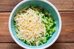 название картинки Салат с курицей и огурцами свежими