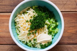 название картинки Салат с курицей и огурцами свежими