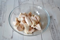 Салат с сельдереем и куриной грудкой