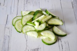 Салат с сельдереем и куриной грудкой