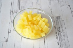 Салат с сельдереем и куриной грудкой