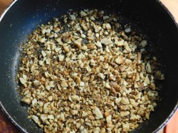 Салат с куриной грудкой и орехами грецкими