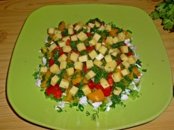 Салат с куриной грудкой и помидорами