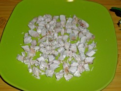 Салат с куриной грудкой и помидорами