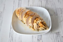 название картинки Салат с куриной грудкой и шампиньонами