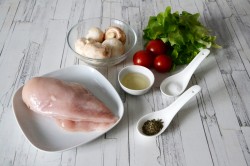 название картинки Салат с куриной грудкой и шампиньонами