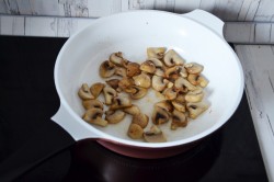 название картинки Салат с куриной грудкой и шампиньонами