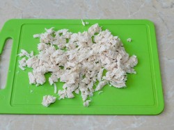 Салат с куриной грудкой и свежими огурцами