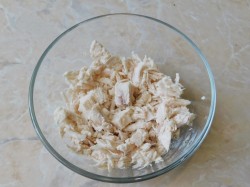 Салат с куриной грудкой и свежими огурцами