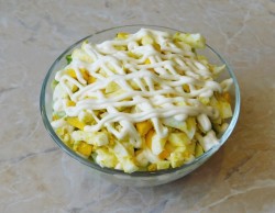 Салат с куриной грудкой и свежими огурцами