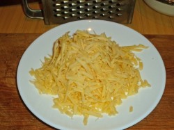 название картинки Салат с курицей, ананасами и сыром слоями