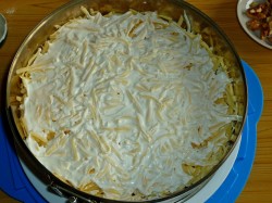 название картинки Салат с курицей, ананасами и сыром слоями