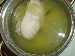 название картинки Салат с курицей, ананасами и сыром слоями