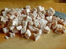 название картинки Салат с курицей, ананасами и сыром слоями