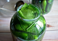 Бочковые соленые огурцы в банках холодным способом - шаг 9 Бочковые соленые огурцы в банках холодным способом - шаг 9