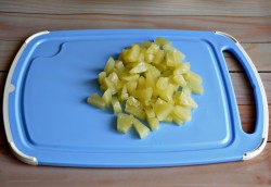 Салат с куриной грудкой слоями