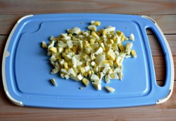 Салат с куриной грудкой слоями