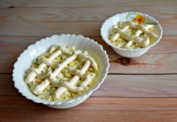 Салат с куриной грудкой слоями