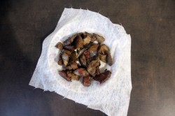 название картинки Салат с куриной печенью и фасолью