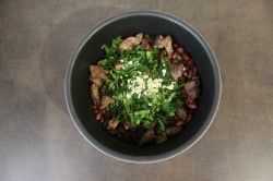 название картинки Салат с куриной печенью и фасолью