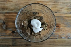 название картинки Салат с куриной печенью и солеными огурцами