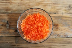 название картинки Салат с куриной печенью и солеными огурцами