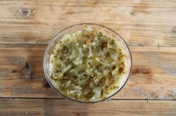 название картинки Салат с куриной печенью и солеными огурцами