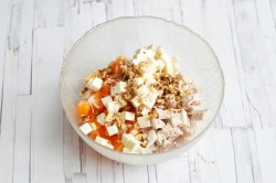 название картинки Салат с мандаринами и курицей