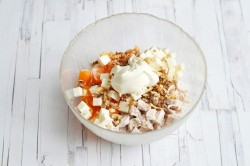 название картинки Салат с мандаринами и курицей