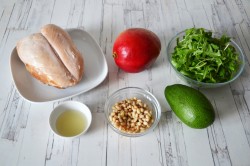 название картинки Салат с манго, авокадо и курицей