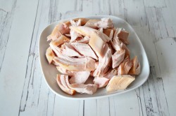 название картинки Салат с манго, авокадо и курицей