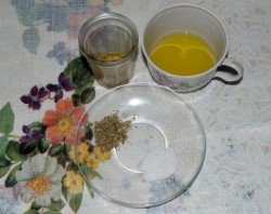 Салат с маслинами, огурцами, курицей и помидорами