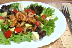 Салат с мидиями и креветками