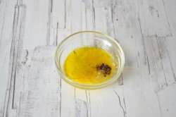 Салат с мидиями, моцареллой и рукколой