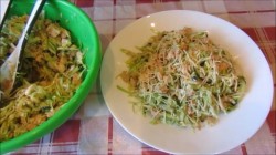 Салат с молодой капустой огурцом и курицей