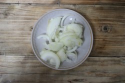 название картинки Салат с морковью и солеными огурцами