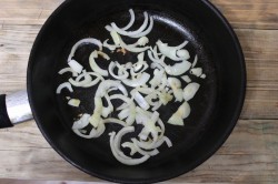 название картинки Салат с морковью и солеными огурцами