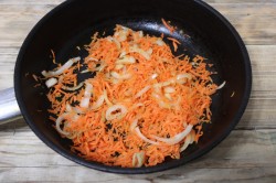 название картинки Салат с морковью и солеными огурцами