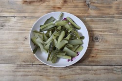 название картинки Салат с морковью и солеными огурцами