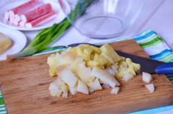 Салат с морковью по-корейски и крабовыми палочками