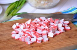 Салат с морковью по-корейски и крабовыми палочками