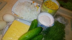 название картинки Салат с мясом криля и огурцами