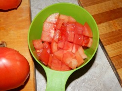 Салат с огурцами и помидорами с маслом