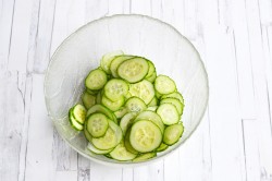 Простой Салат с огурцом и соевым соусом