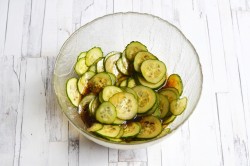 Простой Салат с огурцом и соевым соусом