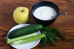 название картинки Салат с огурцом яблоком и сельдереем