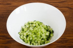 название картинки Салат с огурцом яблоком и сельдереем