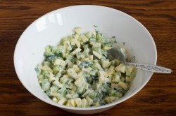 название картинки Салат с огурцом яблоком и сельдереем
