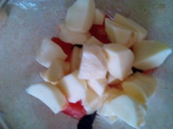 Салат с помидорами и оливками