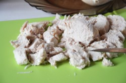 Салат с омлетом и курицей